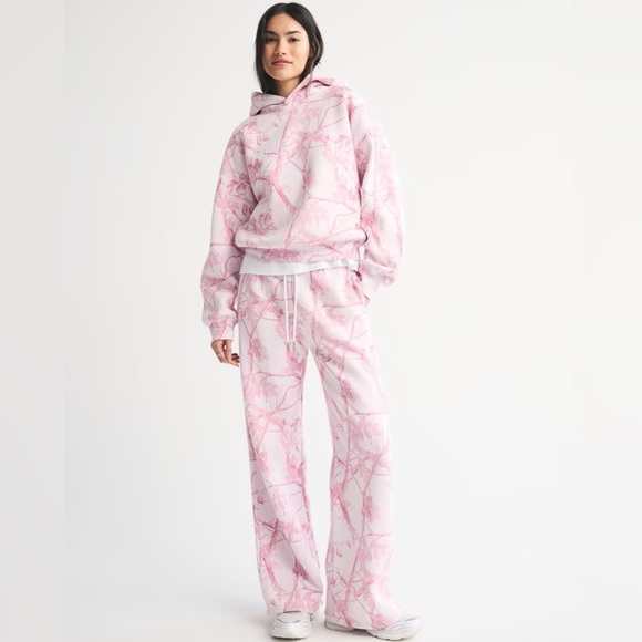 Abercrombie Sunday Hoodie in Pink Camo - Picture 4 of 7